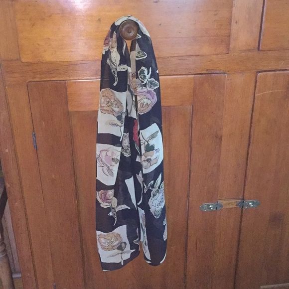 Scarf, multi colored boho rad lightweight - Picture 5 of 6